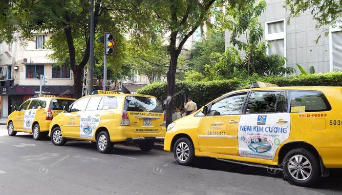 Thị trường quảng cáo taxi sôi động dịp cuối năm